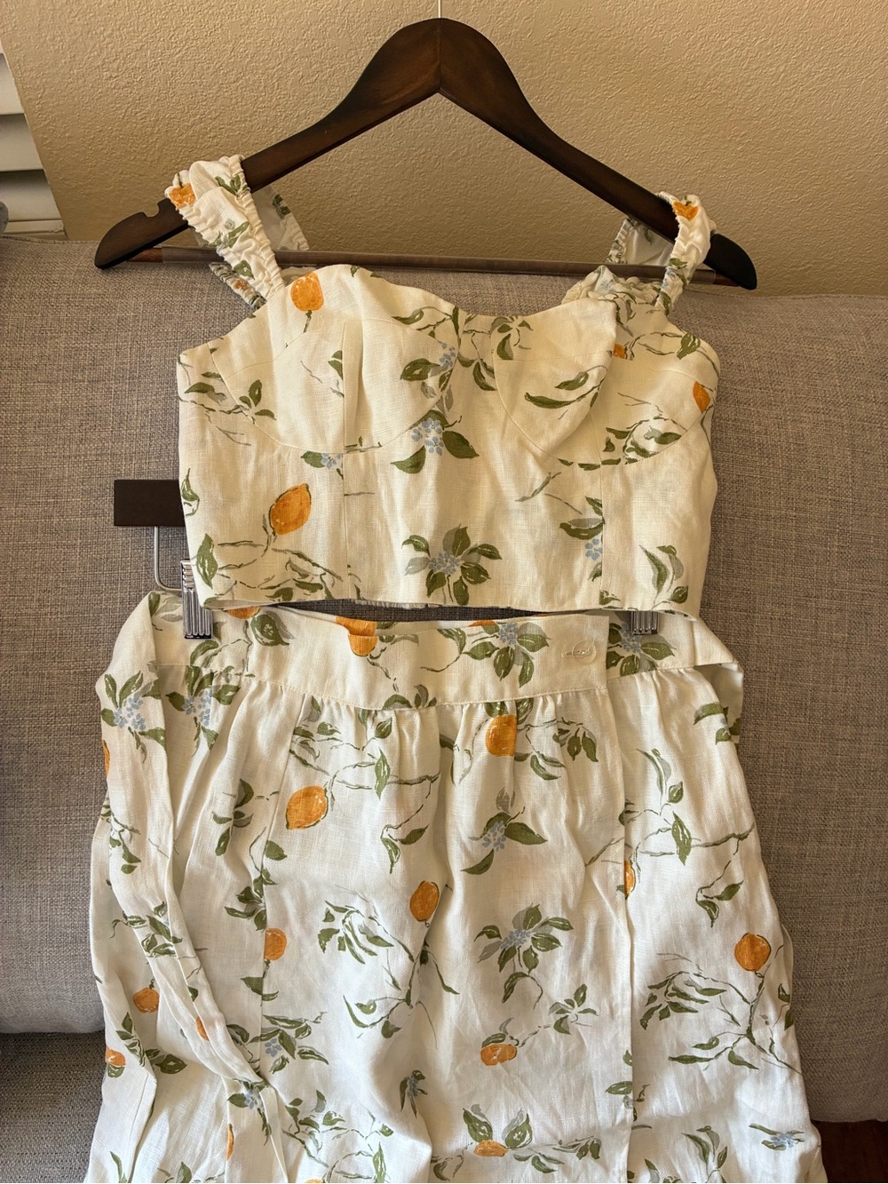 Reformation 100% Linen Set with Yellow Lemon Print - Picture 2 of 5